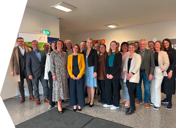 Teambild bfz Ingolstadt Mitarbeiter*innen der bfz Ingolstadt